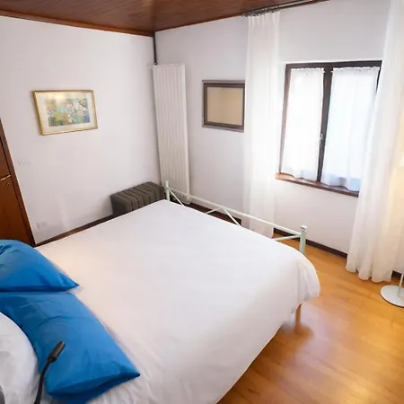 Boutique In Centro Storico Con Parcheggio Μπελούνο