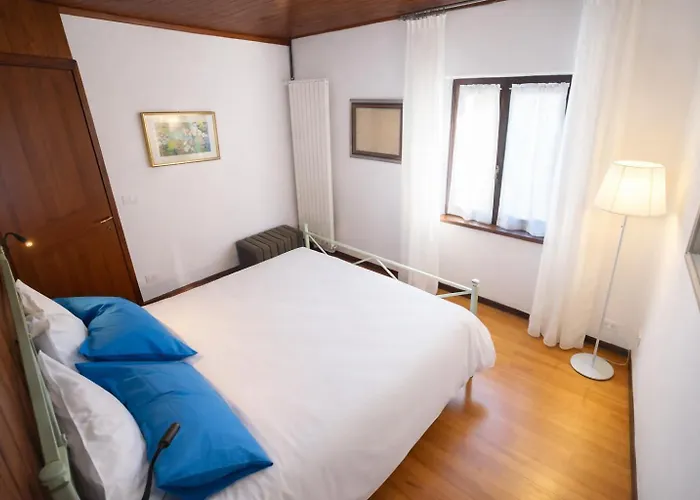 Boutique In Centro Storico Con Parcheggio Μπελούνο